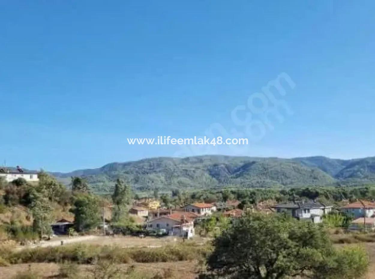 Land For Sale In Kizilyaka With House In 460 M²