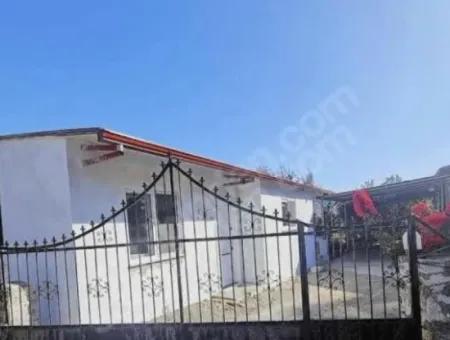 Land For Sale In Kizilyaka With House In 460 M²