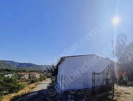 Land For Sale In Kizilyaka With House In 460 M²