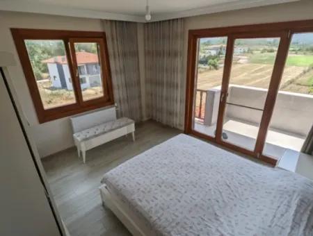 Kızılyaka'da Satılık 5.250 M2 Arsa Üzerinde 225 M2  Havuzlu Villa