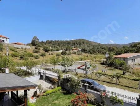 Kızılyaka'da Satılık 4+1 240 Mt2 Villa Pazarlık Vardır