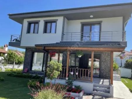 Kızılyaka'da Satılık 4+1 240 Mt2 Villa Pazarlık Vardır